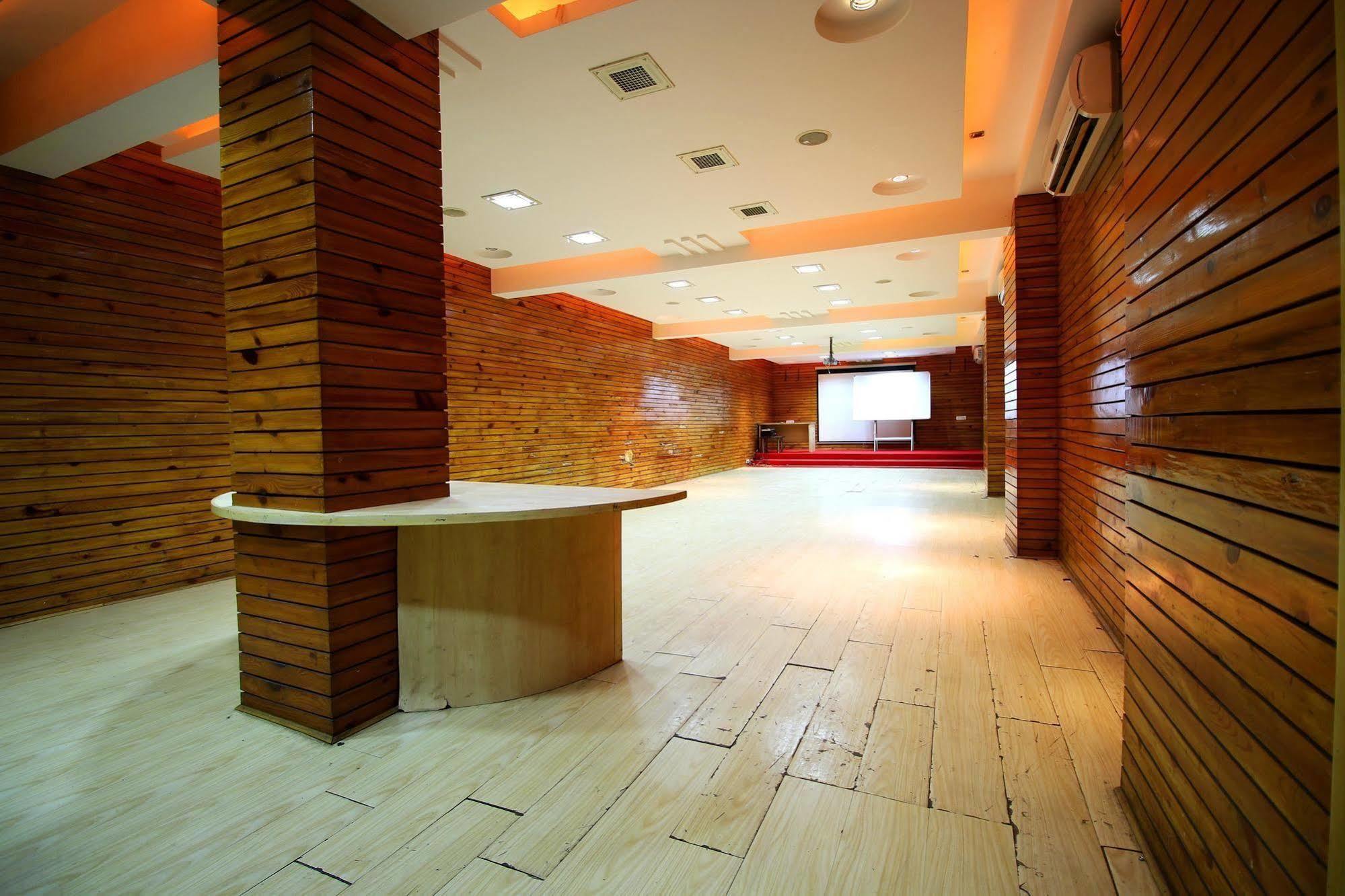 Marshall The Grand Hotel Ahmedabad Exterior foto
